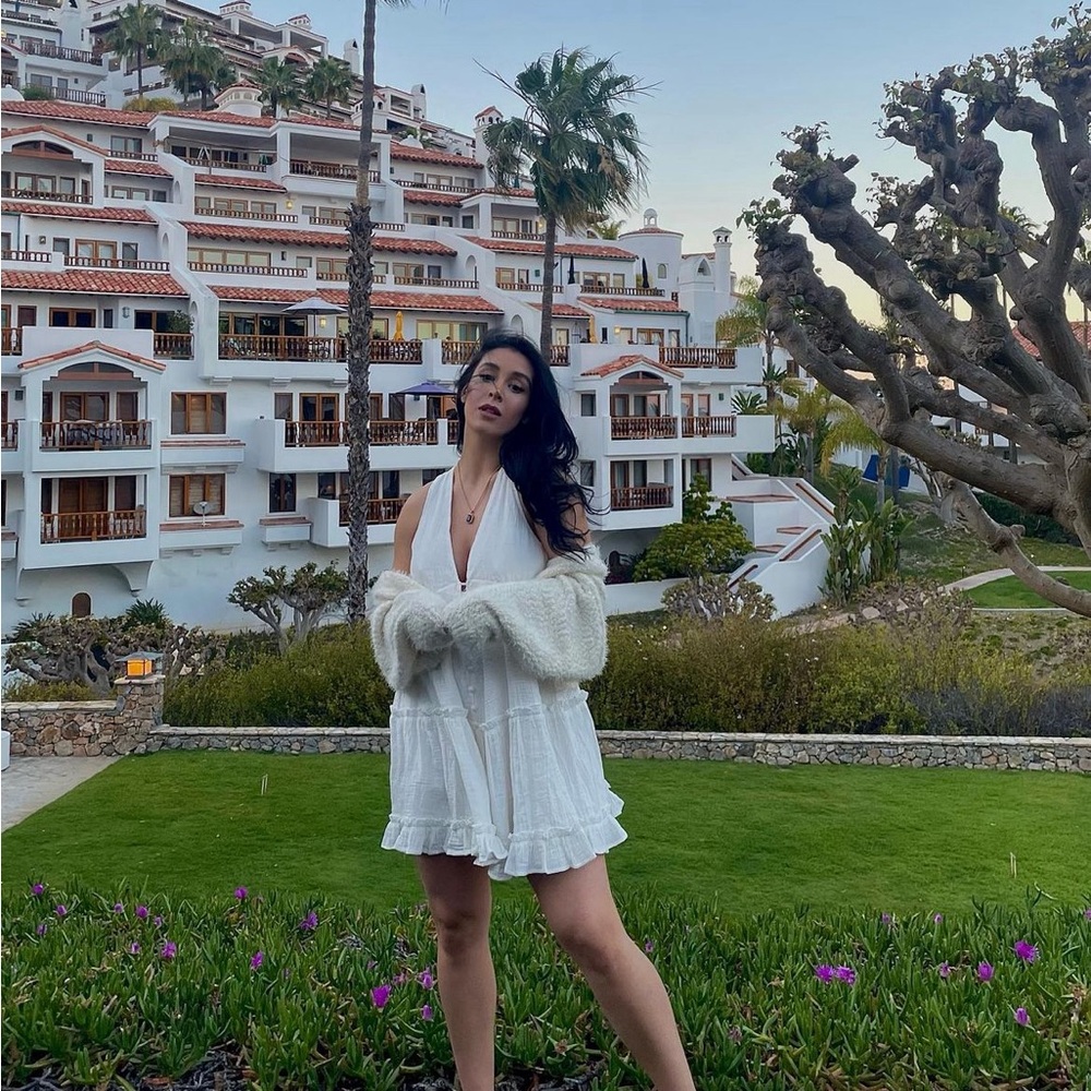 Flown white cotton dress